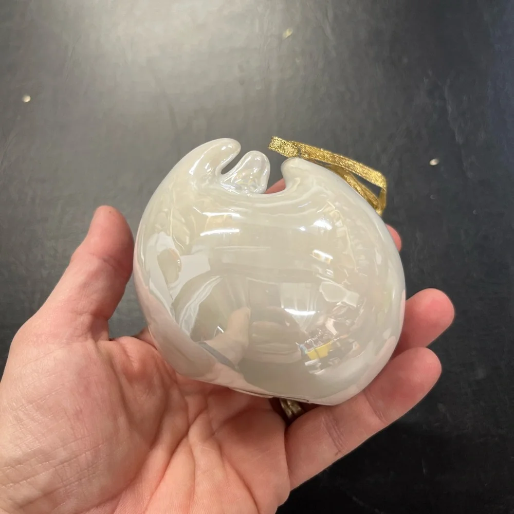 Porcelain nativity ornament by Appletree - Picture 5 of 9